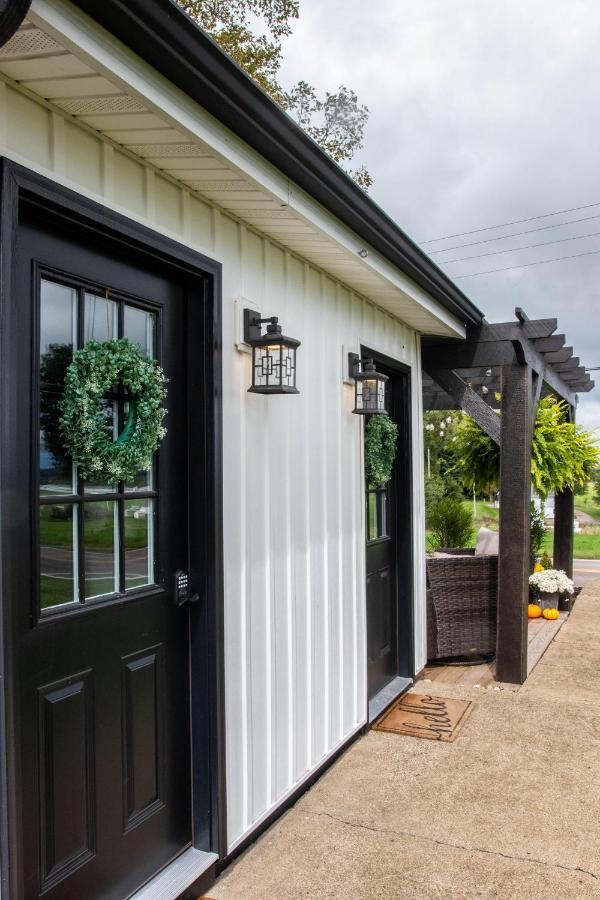 Farmhouse Of Blessings Dundee Exterior photo